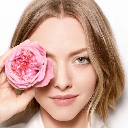 Η Amanda Seyfried είναι η νέα Global Ambassador της Lancôme