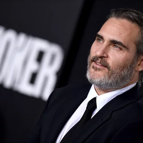 Ο Joaquin Phoenix θα φορέσει το ίδιο κοστούμι σε όλες τις τελετές απονομής βραβείων