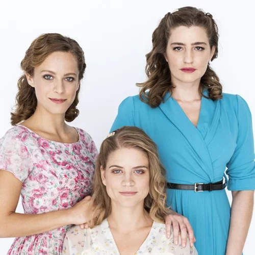 «Άγριες Μέλισσες» | Τα hairlooks των κοριτσιών είναι ό,τι πιο επίκαιρο