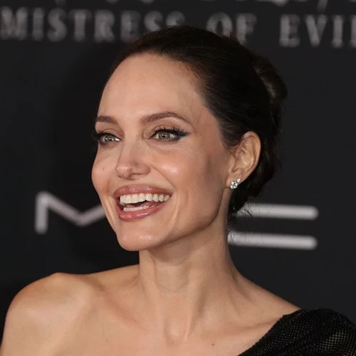 Angelina Jolie | Μαγνήτισε τα βλέμματα στην πρεμιέρα του Maleficent