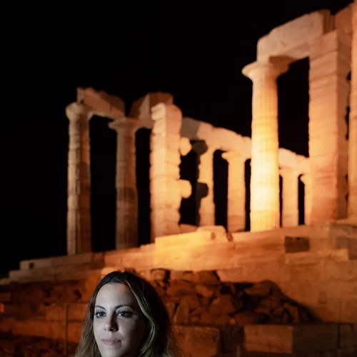 Οι Ancient Greek Sandals ενώνουν ξανά τις δυνάμεις τους με τη Mary Katrantzou