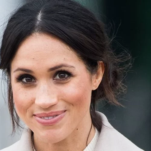 Η νέα εντυπωσιακή εμφάνιση της Meghan Markle με φόρεμα 120 ευρώ