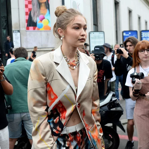 Πώς να φορέσω το κοστούμι το φθινόπωρο; 5 ιδέες από την Gigi Hadid