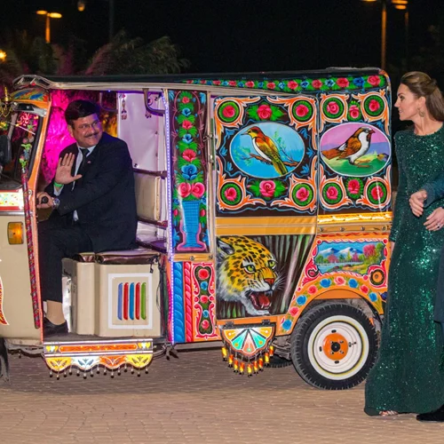 Kate Middleton | Η λαμπερή βραδινή εμφάνισή της στο Πακιστάν που εντυπωσίασε