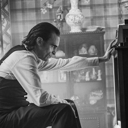 Joaquin Phoenix | Ο «Joker» πόζαρε στο φακό του Νίκου Αλιάγα