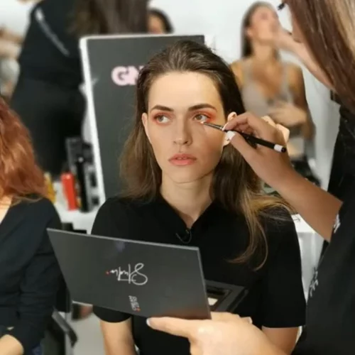 Με αυτά τα προϊόντα βάφονται τα μοντέλα του GNTM!