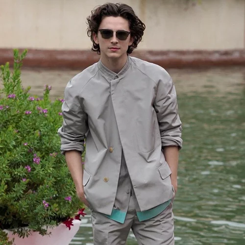 Ο Timothée Chalamet έχει νέα σύντροφο και δεν το κρύβει