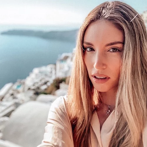 Αθηνά Οικονομάκου | Ο εκνευρισμός με follower της και η απάντησή της