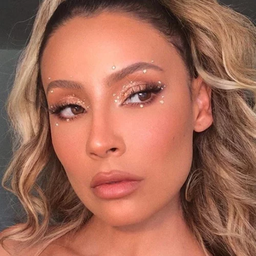 Το μακιγιάζ με κρυστάλλους εκτός από σούπερ hot είναι και πανεύκολο