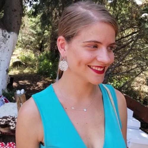 Δανάη Μιχαλάκη | 10 φωτογραφίες της «Δρόσως» από τις «Άγριες Μέλισσες»