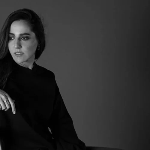 Iride De Portu | Η Ελληνοϊταλίδα σχεδιάστρια δημιουργεί συλλογές που υπακούουν στις ανάγκες της σύγχρονης γυναίκας.