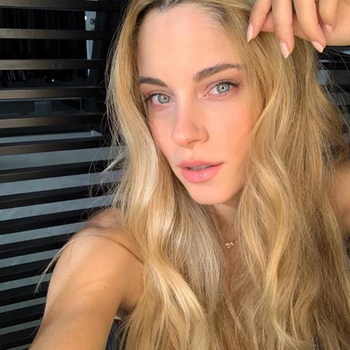 Δούκισσα Νομικού | Tι κουβαλάει μαζί της για τη νεογέννητη κόρη της; (pics)