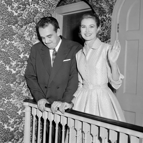 H Grace Kelly φόρεσε ένα δεύτερο, ροζ νυφικό την ημέρα του γάμου της