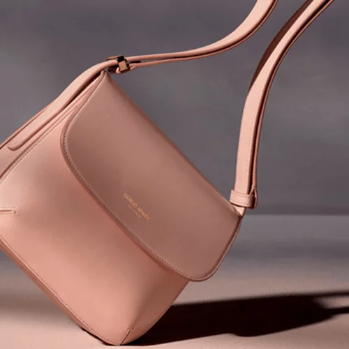 Ένα iconic αξεσουάρ επιστρέφει από το παρελθόν