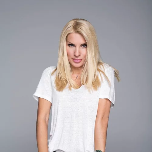 Ελένη Μενεγάκη | Το φόρεμά της που είναι ιδανικό αν πας καλεσμένη σε γάμο αυτήν την εποχή (pic)