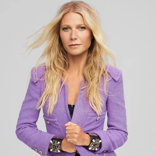 Η Gwyneth Paltrow δεν διστάζει να ποζάρει topless στα 47 της