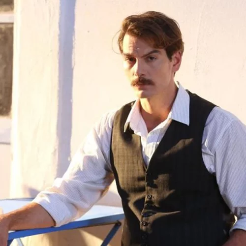 Γιάννης Κουκουράκης | Θυμάσαι πως ο Κωνσταντής από τις «Άγριες Μέλισσες» είχε ένα πολυσυζητημένο ειδύλλιο με πολύ γνωστή tv persona;