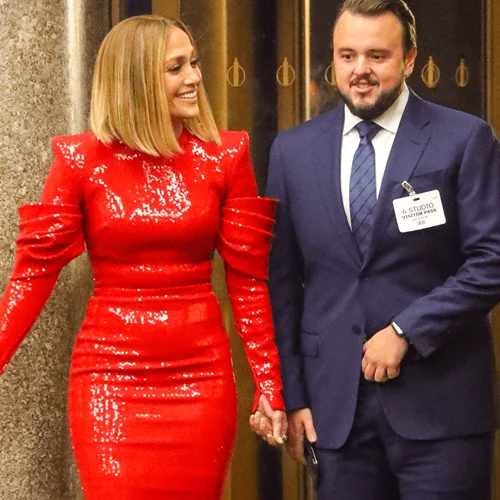 Η Jennifer Lopez φόρεσε την πιο τολμηρή τάση που επέστρεψε από το παρεθλόν