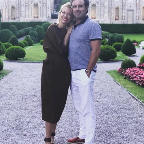 Ηλίας Κρασσάς για Βίκυ Καγιά | «Η τέλεια σύζυγος»