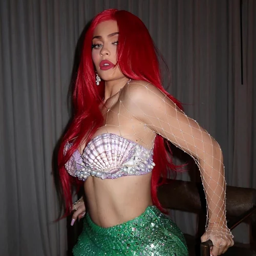 H Kylie Jenner και οι κολλητές της ντύθηκαν hot πριγκίπισσες της Disney για το Halloween