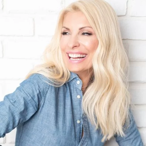 «Εύχομαι πάντα να χαμογελάς» | Η φωτογραφία γνωστού παρουσιαστή αγκαλιά με την Ελένη Μενεγάκη