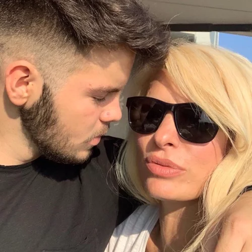 Άγγελος Λάτσιος | Άφησε μουστάκι ο γιος της Ελένης Μενεγάκη (pic)