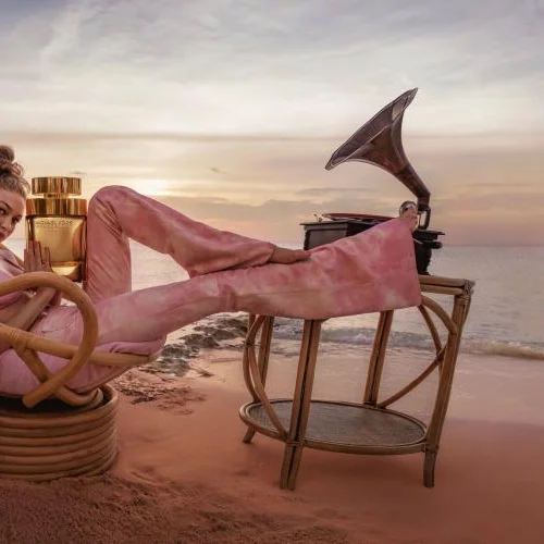 Η Gigi Hadid μάς συστήνει τα αγαπημένα της αρώματα