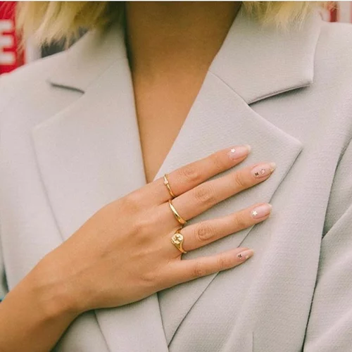 Επαγγελματικά μυστικά για μεγάλη διάρκεια στο μανικιούρ