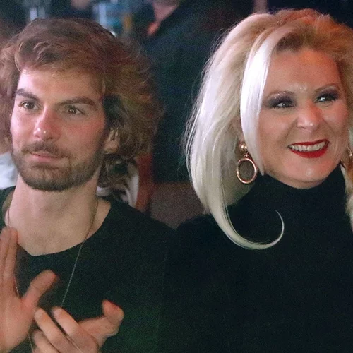 Κατερίνα Γκαγκάκη | Η αγκαλιά στον «Κωνσταντή» από τις «Άγριες Μέλισσες» μετά τη φημολογούμενη σχέση τους (pic)