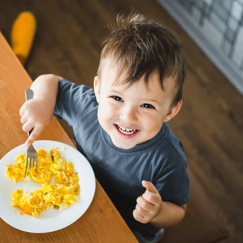 5 λάθος φράσεις σχετικές με το φαγητό που λέμε συχνά στα παιδιά