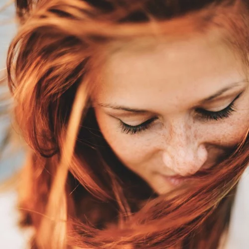 Πώς θα μεταμορφώσεις μια κουρασμένη επιδερμίδα σε λαμπερή και αναζωογονημένη