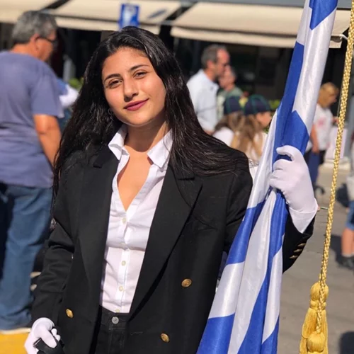 Αριστούχος η κούκλα 17χρονη κόρη πολύ γνωστού Έλληνα ηθοποιού