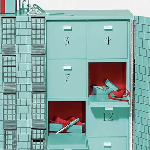 Το πρώτο γιορτινό ημερολόγιο του Tiffany & Co. κρύβει τις πιο υπέροχες εκπλήξεις