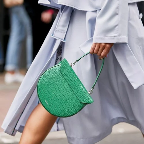 5 must-have προϊόντα ομορφιάς που πρέπει να έχεις στην τσάντα σου