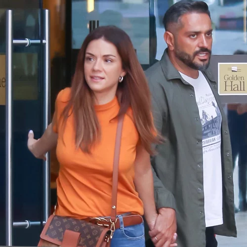 Βόλτα για ψώνια | Δες τι φόρεσε η Βάσω Λασκαράκη σε έξοδο με τον σύζυγό της