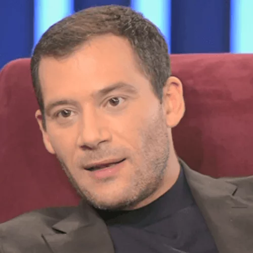 O Αντίνοος Αλμπάνης αντιδράει στη διαγραφή της γυμνής του φωτογραφία από τα social media