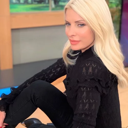 Ελένη Μενεγάκη | Το φόρεμα που την έκανε να φαίνεται ακόμη πιο ψηλή και αδύνατη (pics)