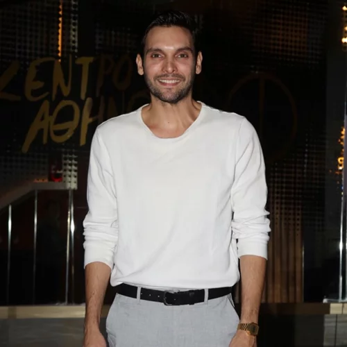 Ιωάννης Αθανασόπουλος | Δες τι φόρεσε σε βραδινή του έξοδο ο ηθοποιός από τις «Άγριες Μέλισσες»