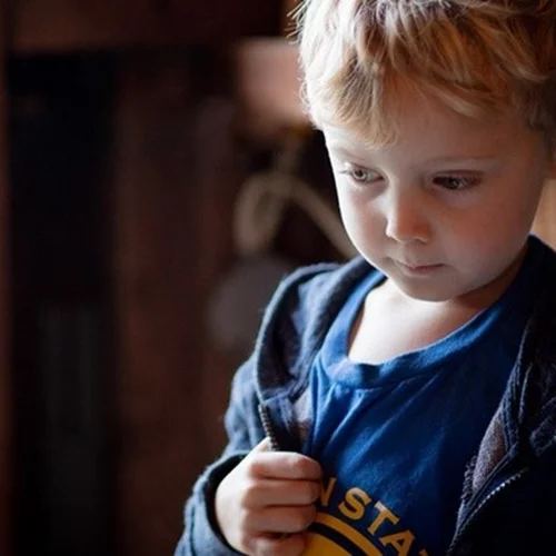 Οι συνεχείς παρατηρήσεις και τιμωρίες κάνουν ένα παιδί να πιστέψει ότι είναι ένα "κακό" παιδί και τελικά να γίνει