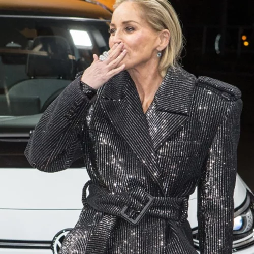 H Sharon Stone είναι fashion icon στα 61 της και το αποδεικνύει με τις εμφανίσεις της