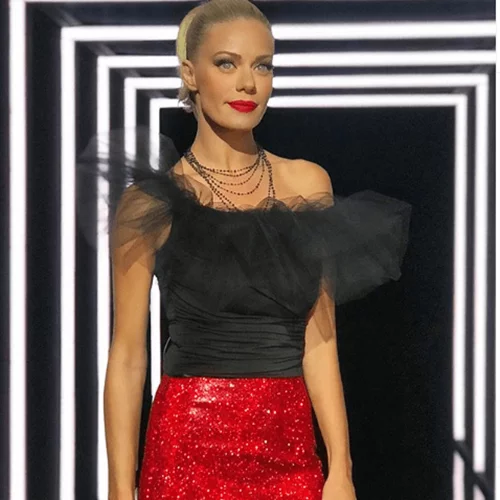 Ζέτα Μακρυπούλια | Με festive look στο live του «The Final Four»