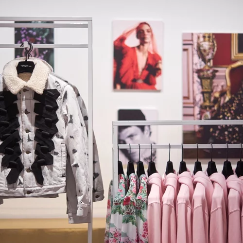 Τα high street fashion brands παίρνουν πλέον το sustainability στα σοβαρά