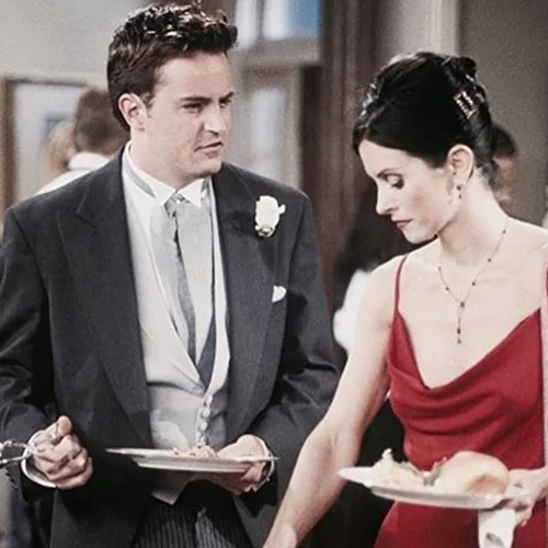 Bi(n)g Reunion | Courtney Cox και Matthew Perry ποζάρουν μαζί 15 χρόνια μετά τα «Φιλαράκια»
