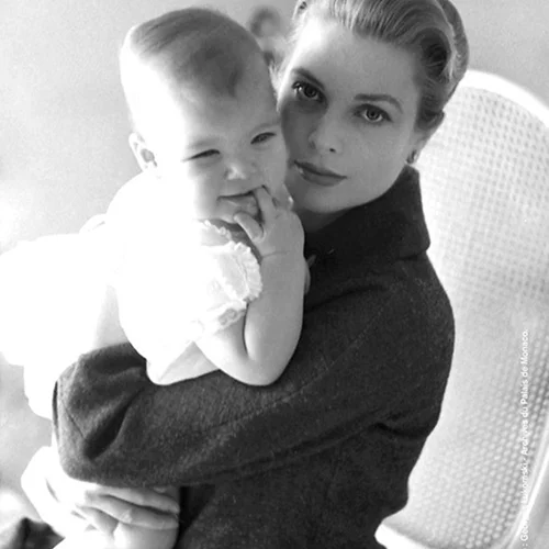 Grace Kelly - Καρολίνα | Φορούν τα μαγιό τους και απολαμβάνουν τη θάλασσα τη δεκαετία του '70