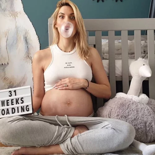 Μαντώ Γαστεράτου | Ποζάρει με ακάλυπτη την κοιλίτσα της σε προχωρημένη εγκυμοσύνη (νέα pic)