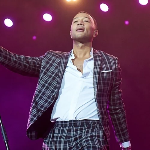 Ούτε ο Brad Pitt, ούτε ο Leonardo DiCaprio! Αυτός είναι ο πιο sexy άνδρας για το 2019