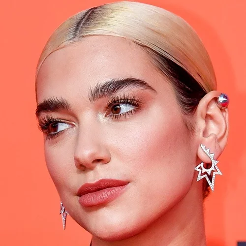 Η Dua Lipa εκανε το πιο extra μανικιούρ που είδαμε τελευταία