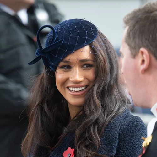 Η Meghan Markle πραματοποίησε μία εμφάνιση έκπληξη, δίνοντας ένα μήνυμα ενότητας