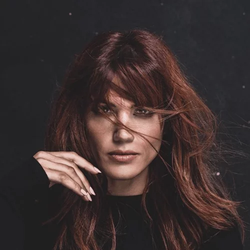 Μαίρη Συνατσάκη | Η stylish εμφάνιση στην εκπομπή του Νίκου Μουτσινά