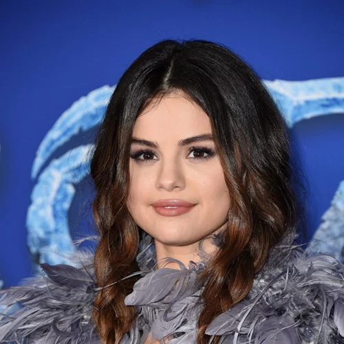 Σαν από παραμύθι! Η εντυπωσιακή εμφάνιση της Selena Gomez με την 6χρονη αδερφή της